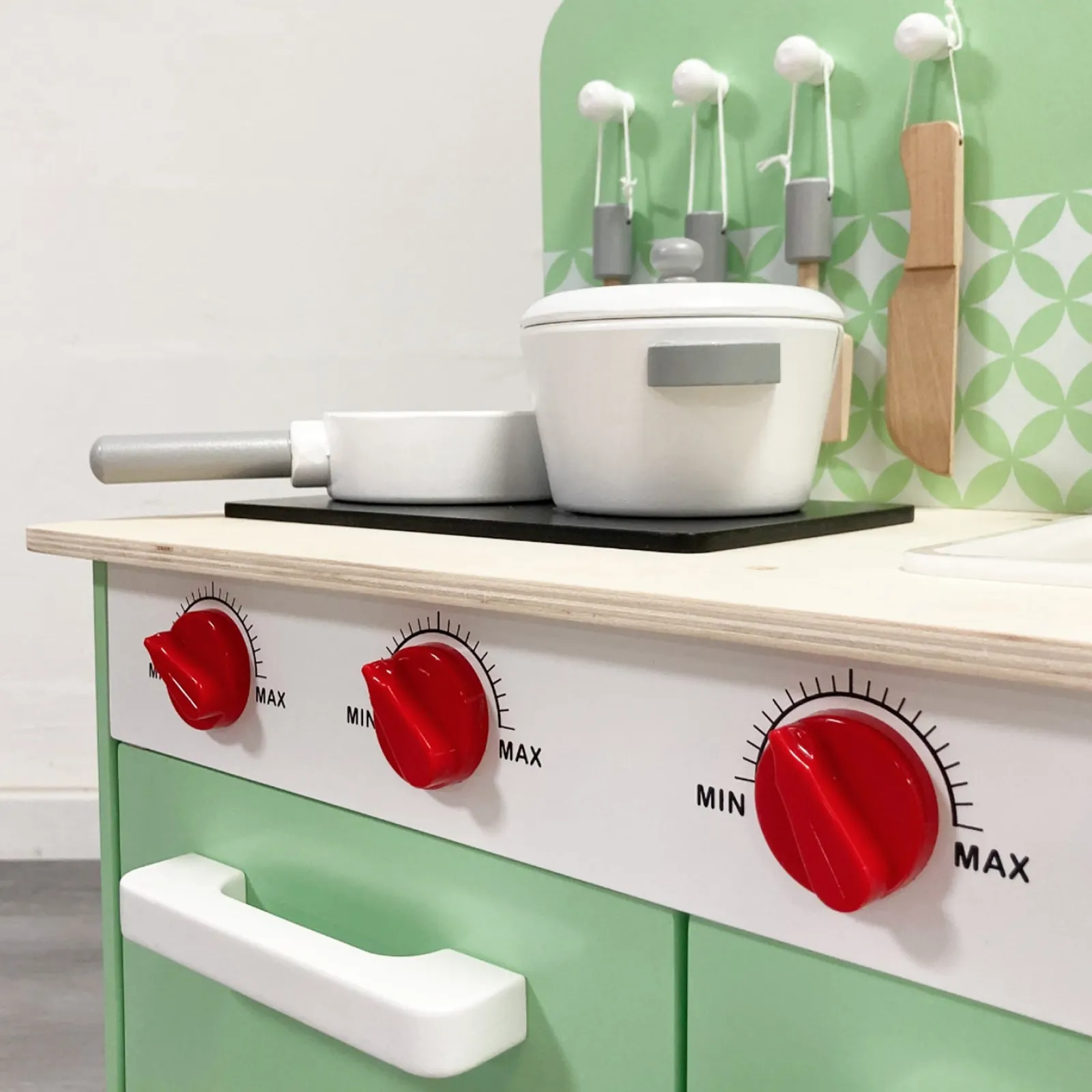 Little Helper Deluxe Montessori Öko-Spielküche aus Holz im Retro-Stil | Zahlreiche Funktionen und Zubehör | Grün