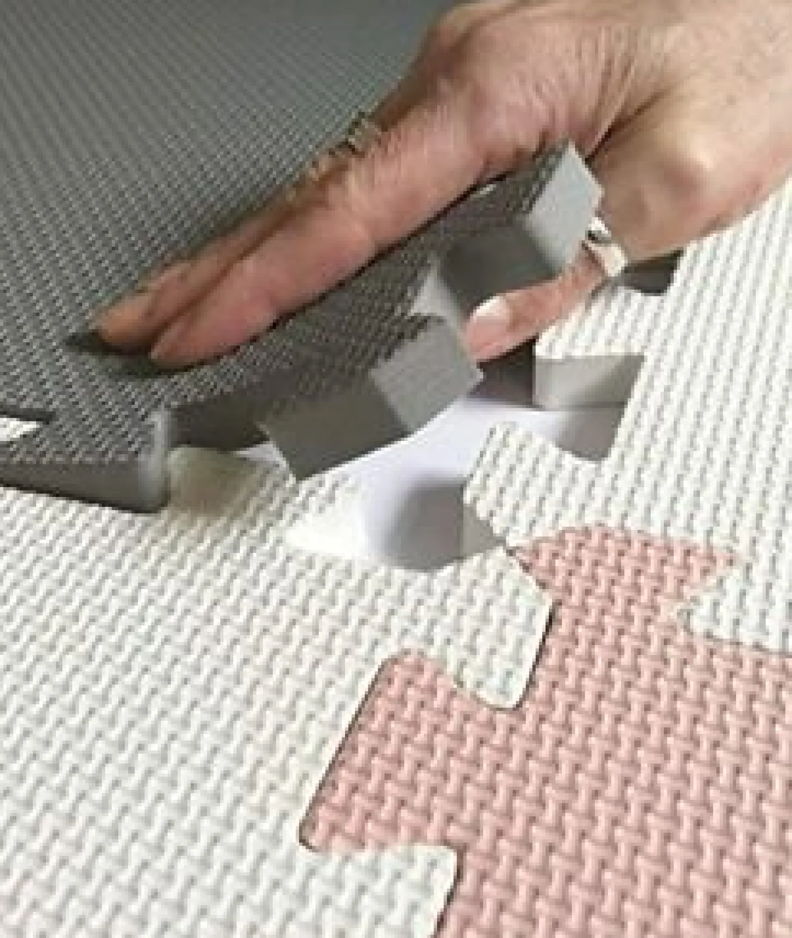 Kinder Little Helper Ineinander greifende Montessori-Spielmatten aus dickem Schaumstoff | Puzzlematten für Babylaufställe und Spielzimmer | Grau, Rosa und Weiß