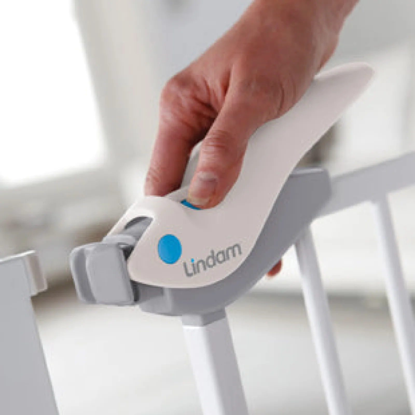 Kinder Little Helper Lindam Easy Fit Plus Deluxe-Schutzgitter + hohes Schutzgitter | Babyschutzgitter | weißes Treppenschutzgitter (92 cm)