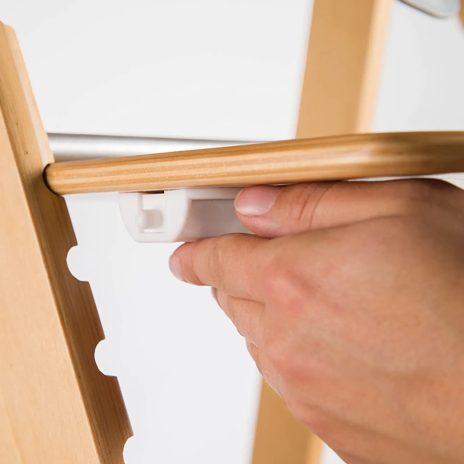 Little Helper Mitwachsender, verstellbarer Hochstuhl aus Ökoholz mit Schnellverschluss-Tablett | Grau | 6 Monate – 10 Jahre